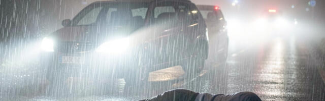 Öösel Rohuneeme teel lebanud mees jäi auto alla