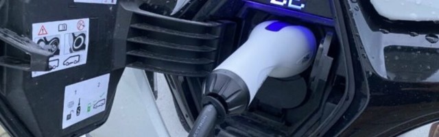 9 EL liikmesriiki tahavad tähtaega sisepõlemismootoriga autode keelustamiseks