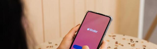 Hea taktika! Jõhkralt ausa Tinderi profiili loonud naine peletab nüüd austajate horde