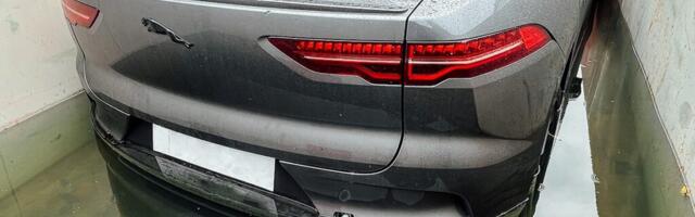 Päästjad uputasid leekides elektri-Jaguari konteinerisse