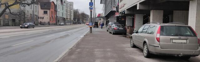 Riik plaanib keelata autodel kõnni- ja rattateedel peatumise ning ühtlasi tõsta ka trahvimääsid