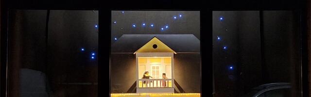 Taaskasutus on moes: Vodja kool seadis Väätsa vaateaknal aukohale 32 aastat tagasi ehitatud nukumaja