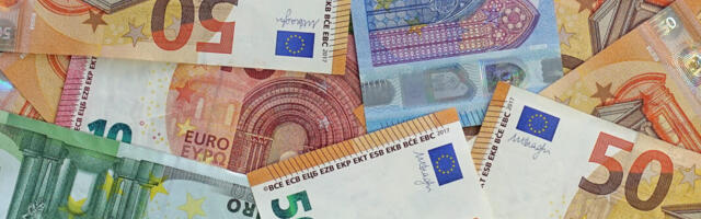 Kallase uus valitsus tõstab tulu- ja käibemaksu 22 protsendini ja kehtestab automaksu