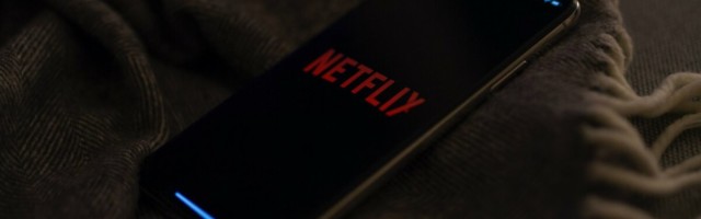 Netflixile ei meeldi, et inimesed jagavad kontot, kui nad koos ei ela