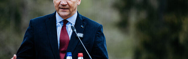 Sikorski: kui Putini lennuk peaks läbima Poola õhuruumi, sunnitakse see maanduma