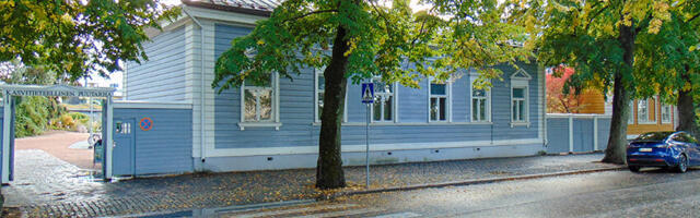 Kolm puumaja Helsingis