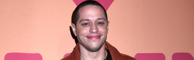 VÕRDLE | Pete Davidson muutis drastiliselt välimust: varem tätoveeringutega kaetud olnud koomik lasi kehakaunistused eemaldada