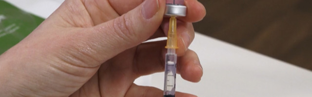 Üllatav avastus: kahe eri vaktsiini võtmisel on rohkem kõrvaltoimeid