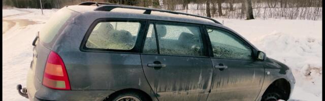 Reporter: Põlvamaal hukkus autoga teelt välja sõitnud mees