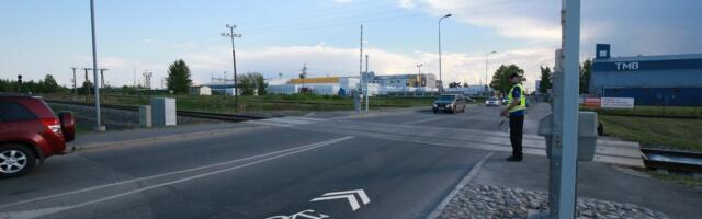 Päev liikluses_ jalgratturid sõitsid autole ette