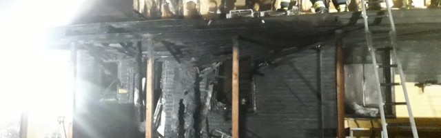 FOTOD: Võrus läks põlema elumaja!