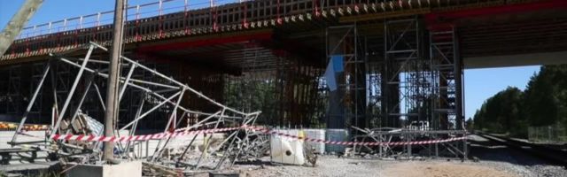 VIDEO JA FOTOD | Harjumaal hukkus keskealine mees, kes põrutas oma masinaga vastu silla kandeposte