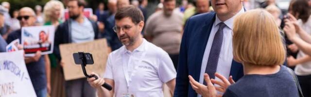 У МИД полсотни человек протестуют против офиса Тихановской : «Вон из Литвы»