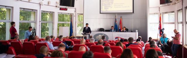 Sednica Skupštine Niša: U toku rasprava o smeni gradonačelnika, ispred zgrade počelo okupljanje građana i studenata [blog uživo]