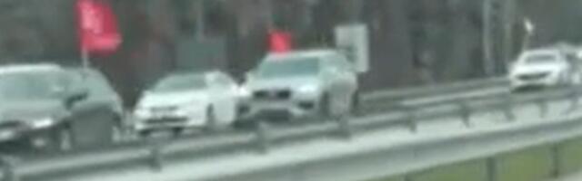Stockholmis sõitis ringi Vene ja Nõukogude Liidu lippudega autode kolonn