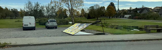 PILTUUDIS: Võrus Refi plakat uppis