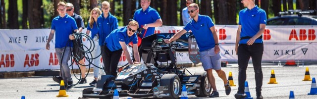 Galerii: tudengivormeli meeskond näitas uusi vormeleid