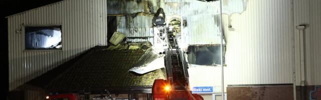 FOTOD | Tallinnas Haabersti linnaosas puhkes ärihoones tulekahju