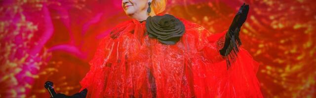 Anne Veski kuhjati juubelil kingitustega üle. Kõige ootamatuma kingi tegi Jüri Pootsmann