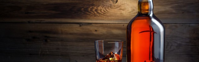 USA paar leidis 100-aastase maja renoveerimisel 66 pudelit keeluaja viskit