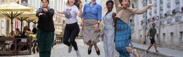 Koos naermise kiituseks