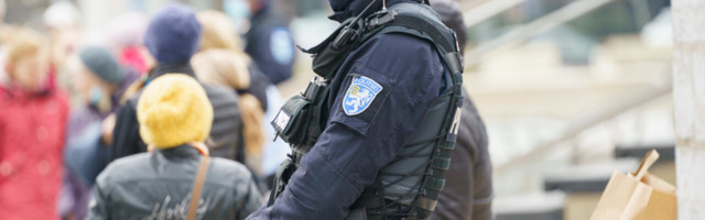 Korravalvurid käitusid kohati okupantidena – kes vastutab Eesti politsei ja kodanike suhete rikkumise eest?
