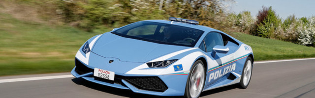 Inimene vajas neeru. Politsei kihutas seda tooma superautoga