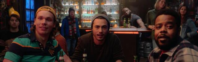 Nutta või naerda? Netflixi vallutanud komöödia irvitab jõuluromantika üle