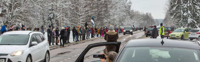 FOTOD JA VIDEO Ligi pooltuhat inimest seisis käsikäes Nursipalu kaitseks