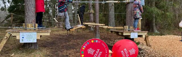 Õpi­la­sed tur­ni­vad Kol­ga koo­li uuel ma­dal­seik­lus­ra­jal ka hom­mi­kul en­ne tun­de