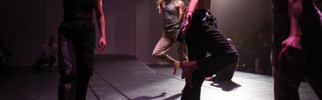 Arvustus. "Ruum, mis hoiab – kaugus, mis puudutab": mõtisklus tantsuga ja tantsuta