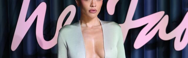 KUUM KLÕPS | Lauljanna Rita Ora rabab veetleva bikiinivormiga jalust 