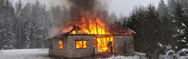 Põlvamaal leiti põleva maja rusudest hukkunud inimene