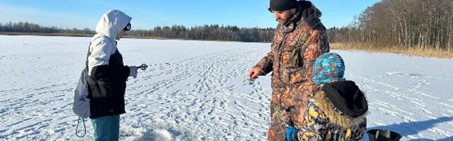 Noored leidsid end krõbekülmal talvepäeval järvejäält