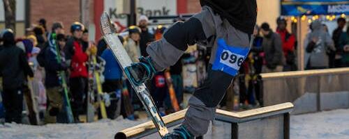 Põlva kultuurikeskuse treppidel hakkavad mõõtu võtma lumelaudurid