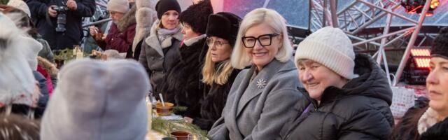 FOTOD | Rahvast kui palju! Pärnu jõuluturul toimus jõululaulupidu ja toomapäeva etendus