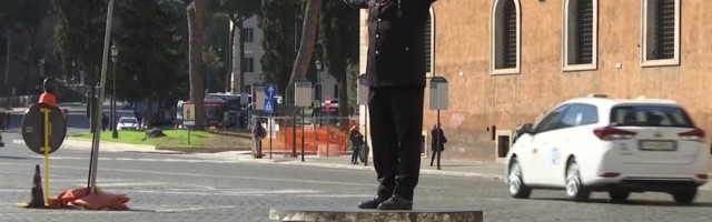 Reporter: Roomas saab taas poodiumil seisvaid liikluskorraldajaid imetleda