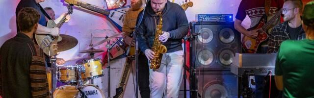 KUULA | Kitarrivirtuoos Ain Agan räägib, kuidas Viljandist saab taas maailma kitarrimuusika naba