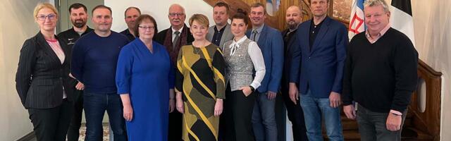 Kuu­sa­lu val­la uues või­mu­lii­dus on Ühi­ne Ko­du, Pa­rem­pool­sed ja Kes­k­e­ra­kond