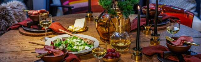 Mitu head ideed: kata jõululaud kindla stiiliga ja silmatorkavalt