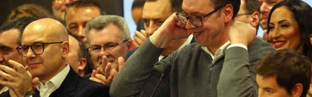„Narod se probudio, oslobodio se straha“, kaže Vučić i dodaje da bi Đilasu i Tadiću čestitao pobedu na izborima