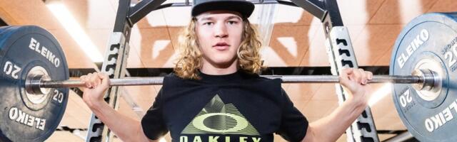 Eelmise hooaja Eesti parim suusasportlane Henry Sildaru asus kohtunike soovitusel kavasid mitmekesistama