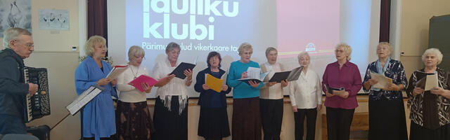Ansam­bel Pu­na­se Lau­li­ku Klu­bi esi­tab ema­de ja va­nae­ma­de pä­ri­mus­lau­le