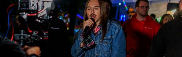 FOTOD | Tommy Cash hilines Tallinna jaanitulele üle poole tunni, ent andis tuhandetele suurejoonelise sõu