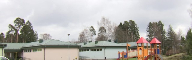 Reporter: Saku lasteaias jäi liivakastis mänginud laps liiva alla