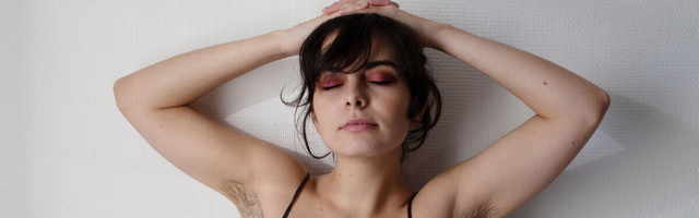 FOTOD | Naine otsustas koroonaajal loobuda kehakarvade eemaldamisest: see on imeline kogemus!