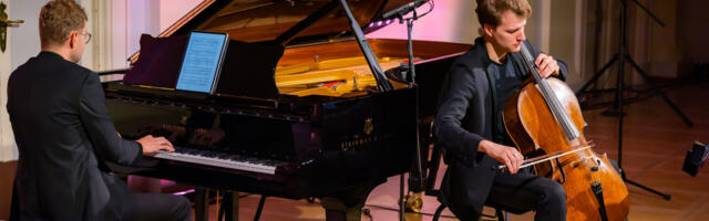 MAESTRO ERI KLASI IDEE I Mustpeade Majas tähistati Steinway klaveri saabumise seitsmendat aastapäeva