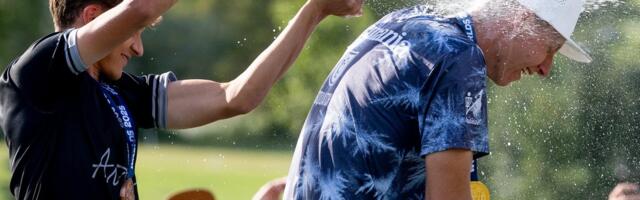 SUURES PILDIS | Discgolfi MM-i parimad kaadrid. Särasilmine Keiti Tätte, šampanjamöll tuhandete pealtvaatajate ees ja ära eksinud metskits 