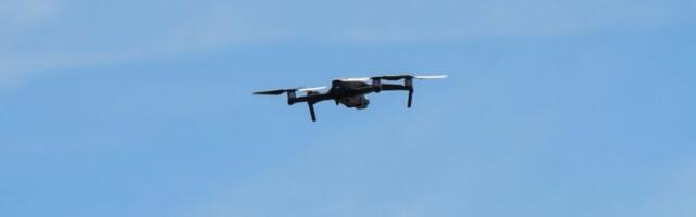 PROPALA IM "AFERA"! Pogledajte kako se izblamirao novinar N1 kad mu je u Knjaževcu iznad glave proleteo dron - A, TO SU NAŠI! (VIDEO)