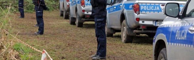 Eriolukorda kehtestades tõrjub Poola Valgevene piirilt migrante ja aktiviste